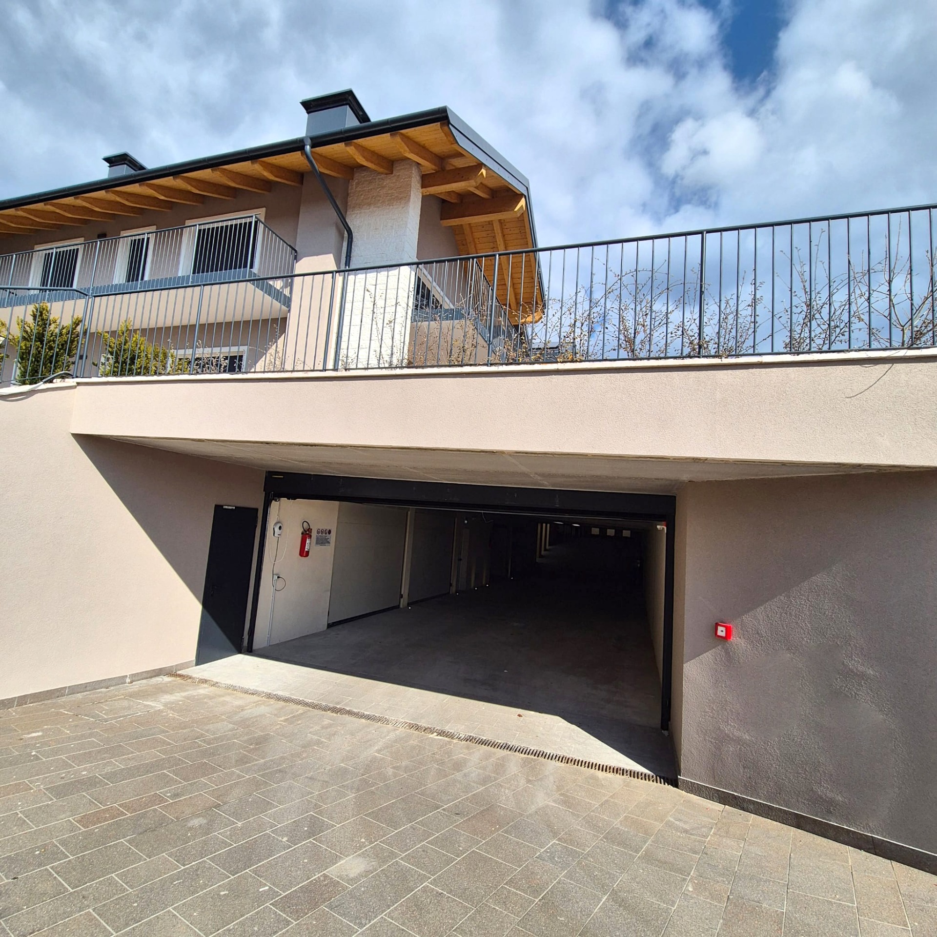 Il comodo garage doppio è sotto casa