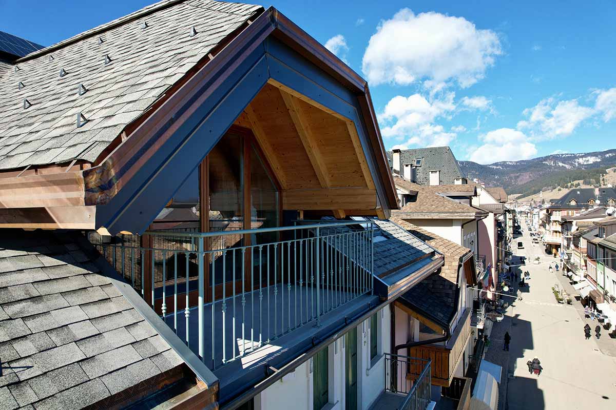 La terrazza con affaccio sul Corso